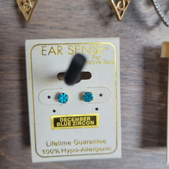 December Stud Earrings. - Picture 2 of 3